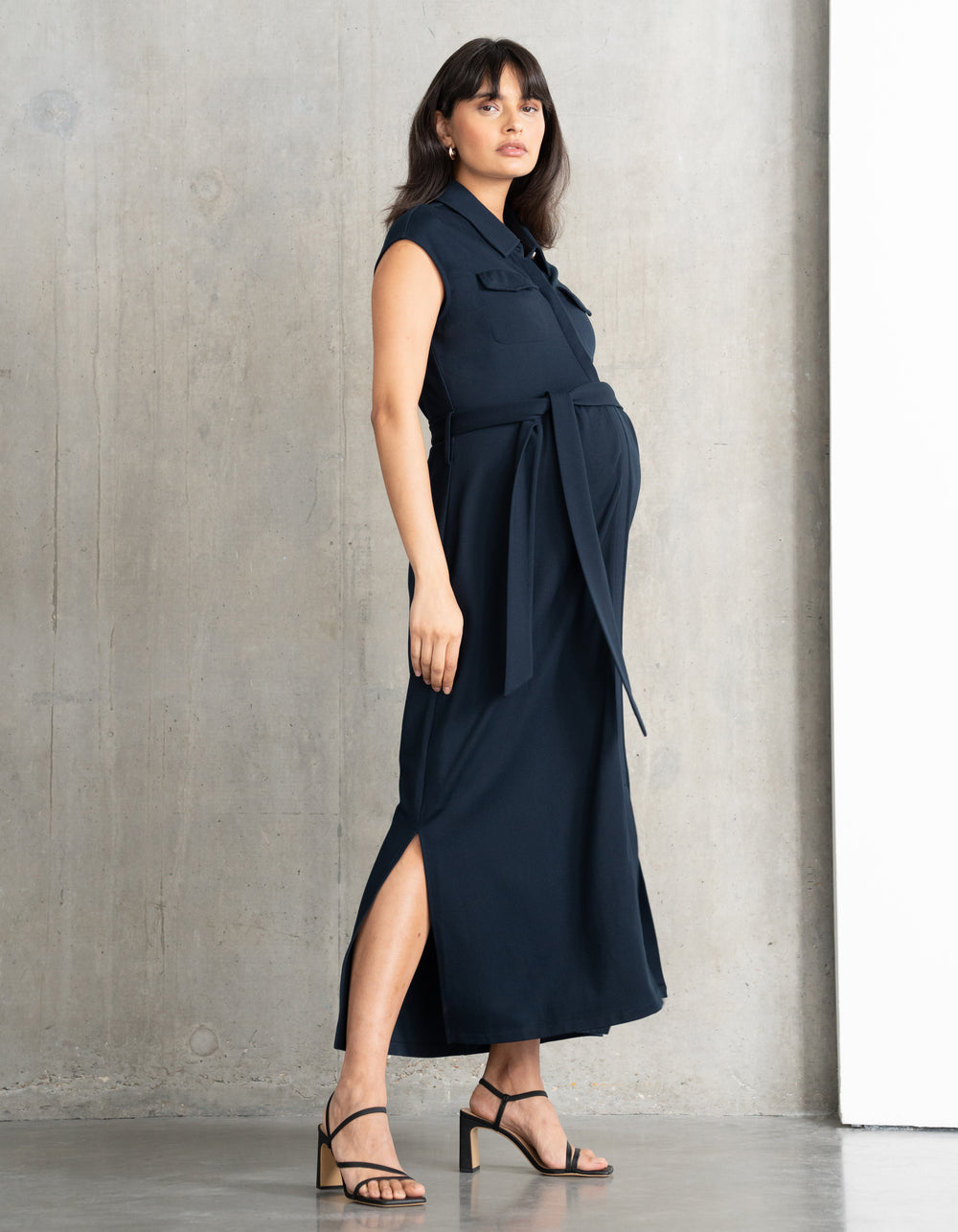 Lässig-elegantes Maxi-Umstandskleid mit Bindegürtel – Komfort trifft auf feminine Silhouette  | Seraphine