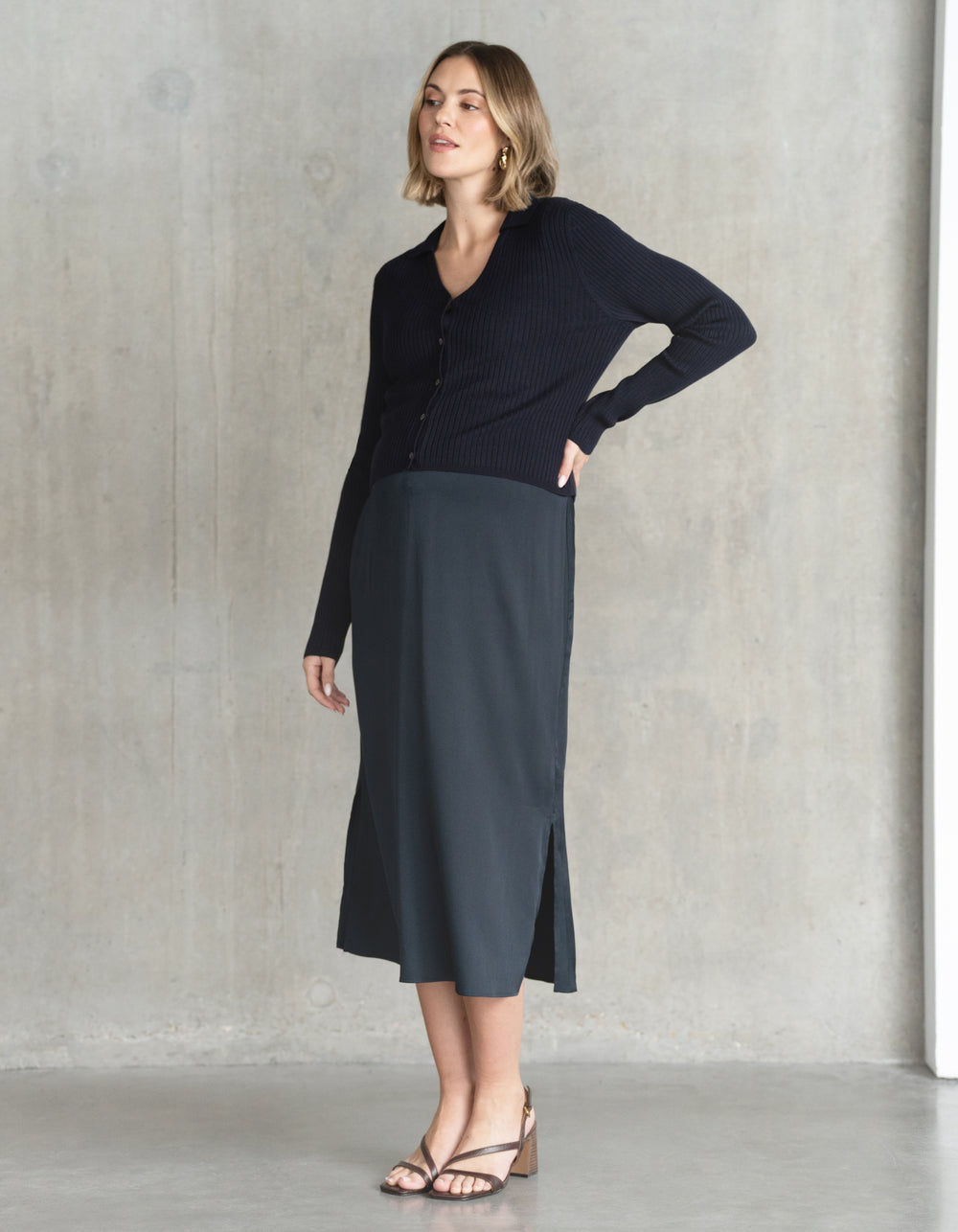 Schwangerschafts- bis Still-Unterkleid mit Strickjacke