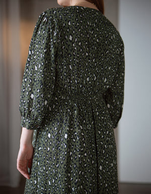 Umstands-Midikleid mit modernem Tierprint