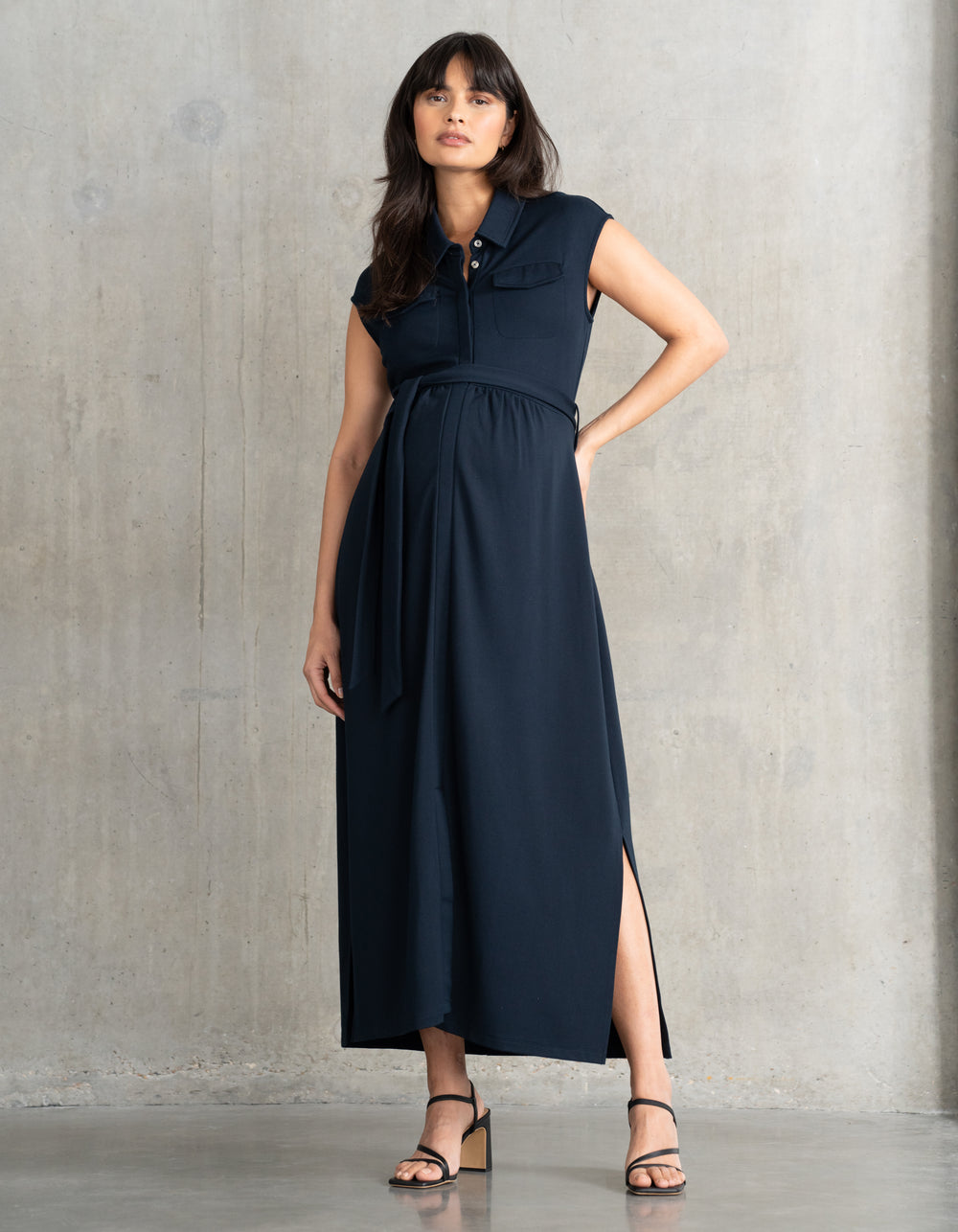 Lässig-elegantes Maxi-Umstandskleid mit Bindegürtel – Komfort trifft auf feminine Silhouette  | Seraphine