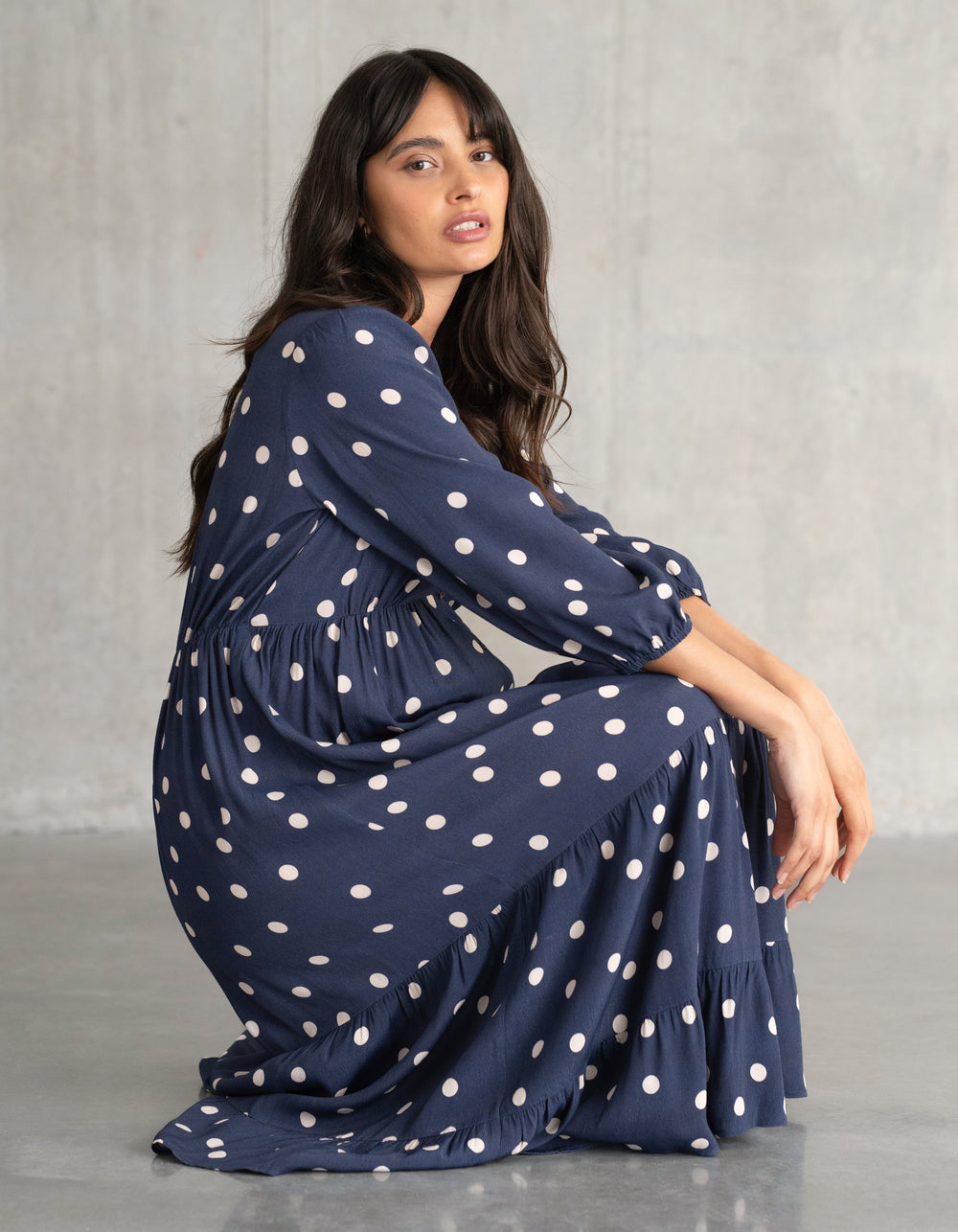 Gestuftes A-Linien-Umstands- und Stillkleid mit Polka Dot-Muster